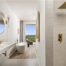 Luxury 4-Bedroom Villa with generous sized Infinity Pool near Buje, Istria. Sleeps 8